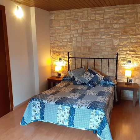 Hostal Del Senglar เอสปลูกา เด ฟรังโกลิ ภายนอก รูปภาพ