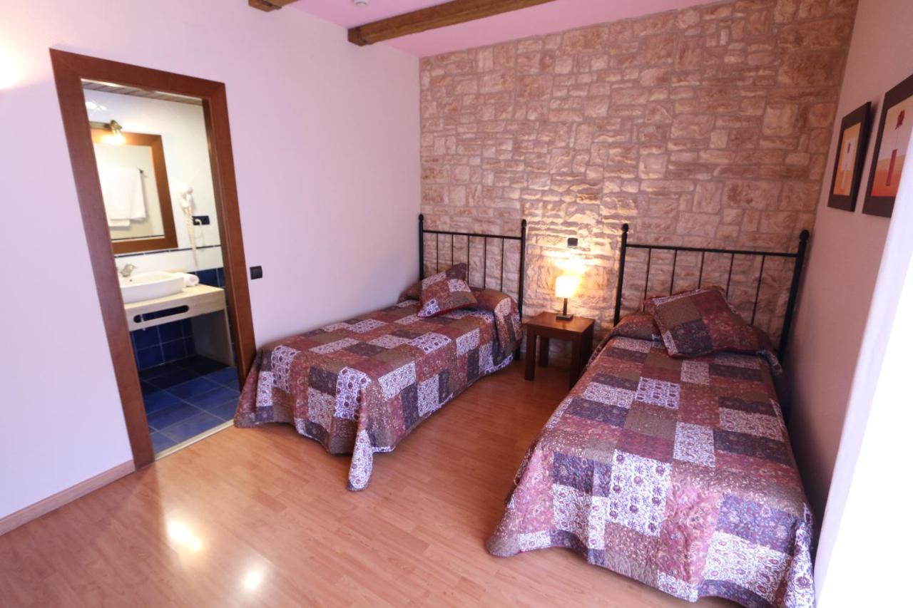 Hostal Del Senglar เอสปลูกา เด ฟรังโกลิ ภายนอก รูปภาพ