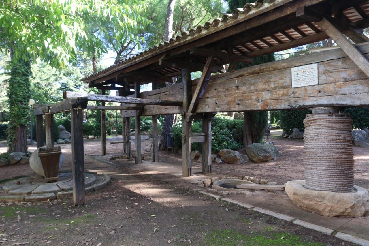Hostal Del Senglar เอสปลูกา เด ฟรังโกลิ ภายนอก รูปภาพ
