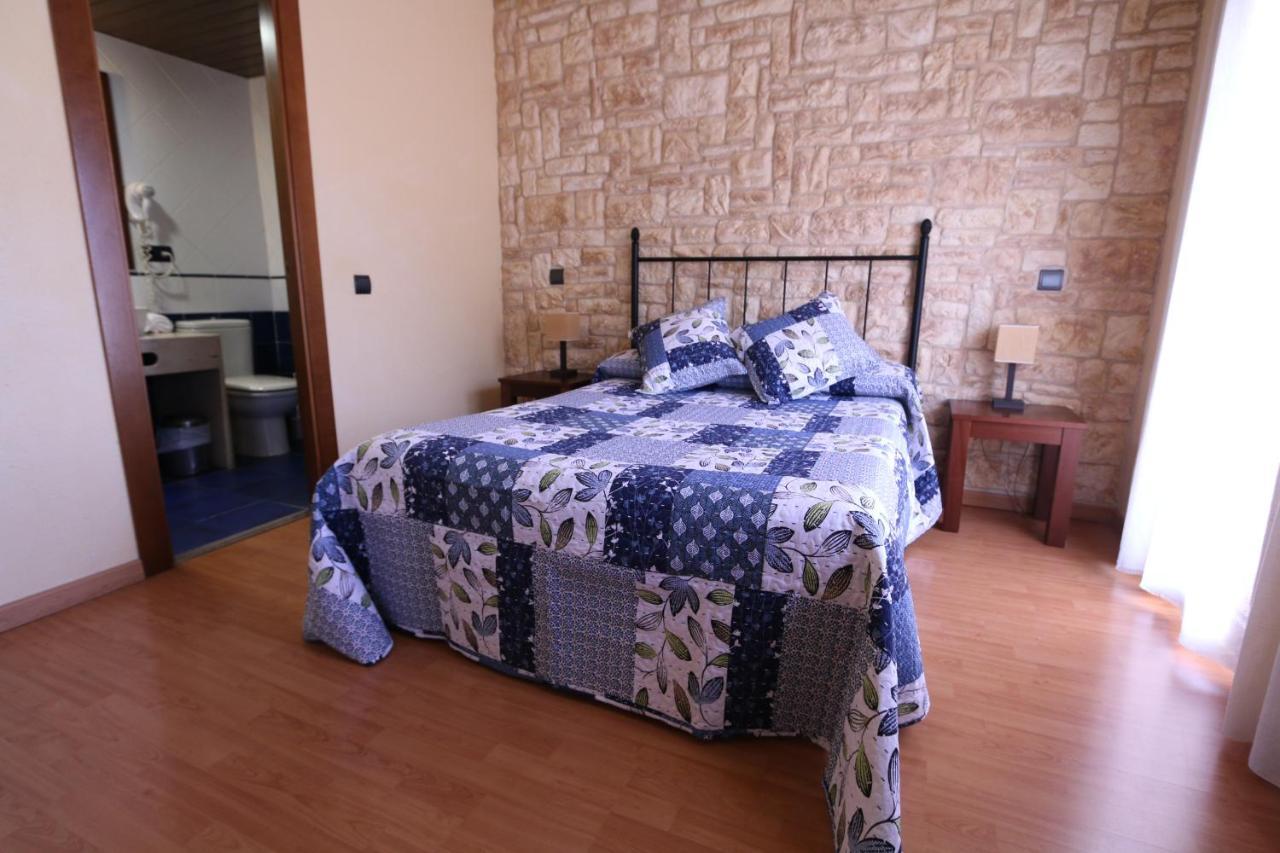 Hostal Del Senglar เอสปลูกา เด ฟรังโกลิ ภายนอก รูปภาพ