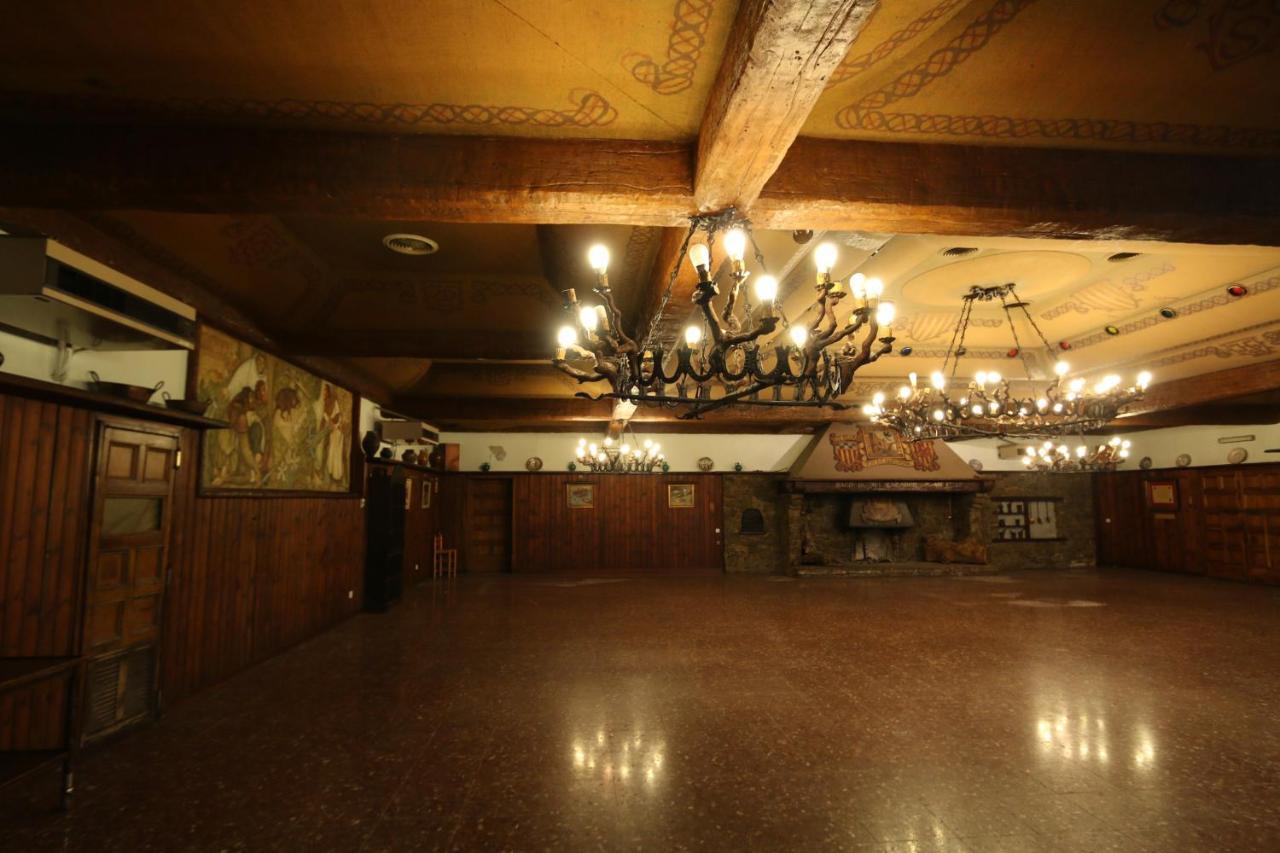 Hostal Del Senglar เอสปลูกา เด ฟรังโกลิ ภายนอก รูปภาพ